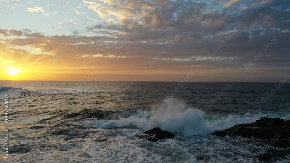 Fototapeta premium I watch the waves and contemplate the sunset by the sea