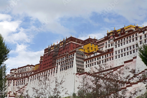 The Potala Palace in Lhasa,Tibet, Cina. It was formerly the winter palace of Dalai Lamas