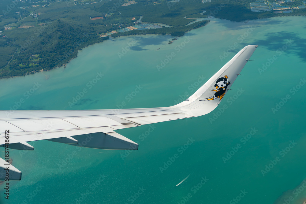 Fototapeta premium Scoot Airbus A321neo in a right turn over the coast of Phuket.