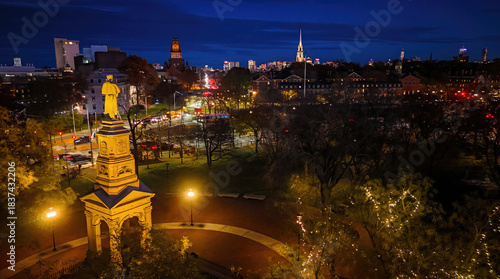 Tableau sur toile Harvard Square Monument at Night in Cambridge, Massachusetts
