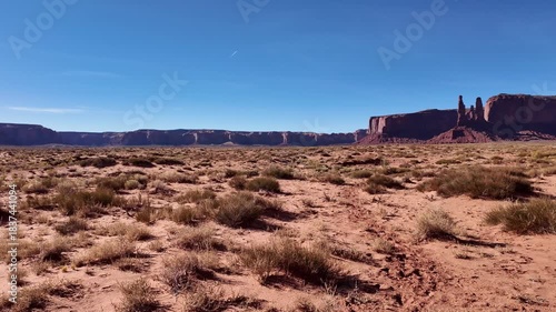 The area around Kayenta is primarily characterized by desert and semi-desert landscapes. Here you can see majestic red cliffs, low hills, canyons, and desert plains.