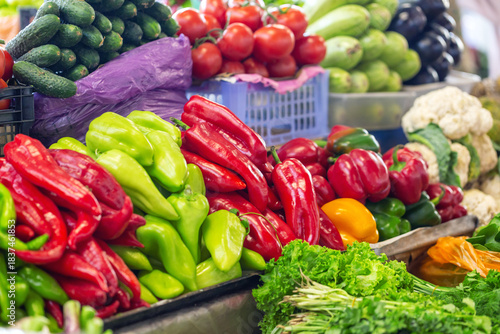 Tableau sur toile Fresh peppers and other vegetables at the Osh Bazaar in Bishkek, Kyrgyzstan