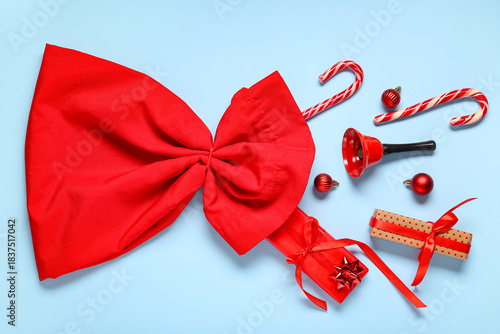 Large red gift bow with can...