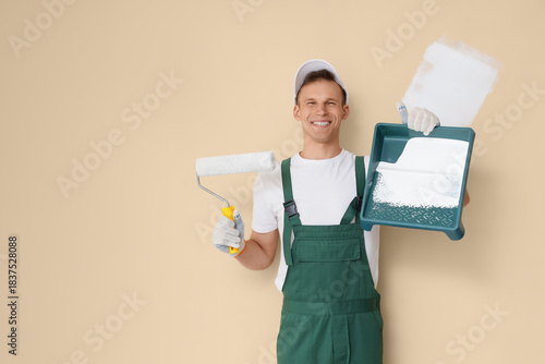 Male decorator with paint r...