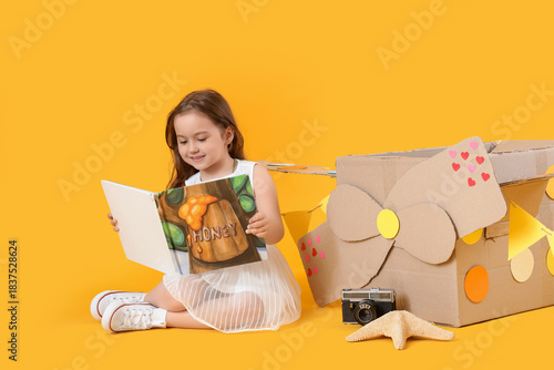 Cute little girl with cardb...