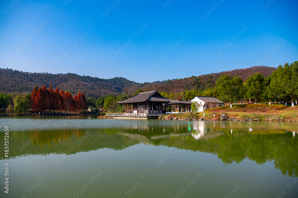 Fototapeta premium Lakeside Chinese-style architecture and landscape