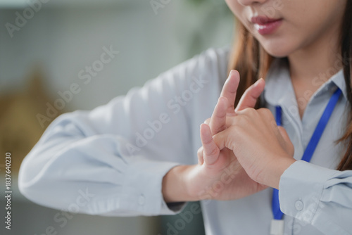 Office Syndrome: Woman stretching her fingers to relieve tension