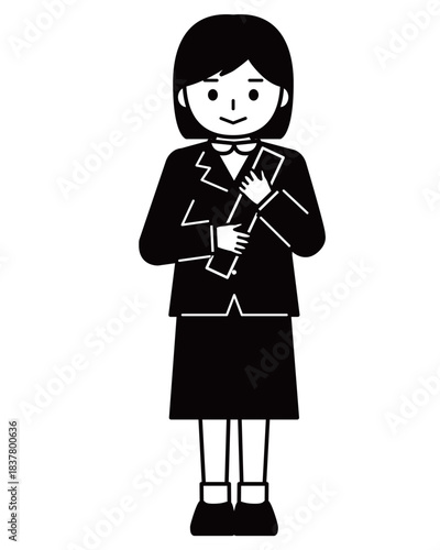 制服姿で卒業証書を抱える女の子