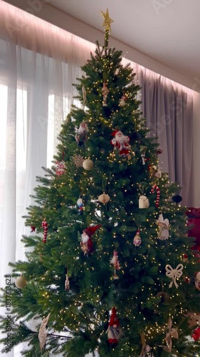  Cozy green Christmas tree at home decorated with fairy ornaments and glowing lights. Festive holiday atmosphere, warm interior, traditional New Year celebration, magical winter mood, family holiday 