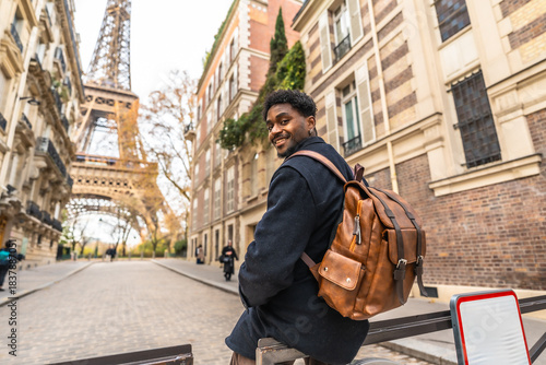 Canvas Print Black man tourist enjoying travel in paris