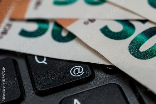 Wallpaper Mural Betrug im Internethandel Torontodigital.ca