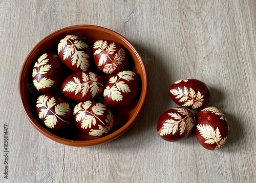 easter eggs painted with onion 