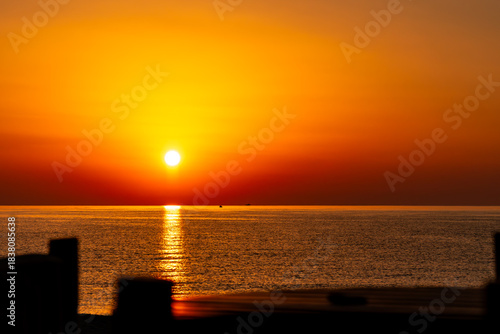 Wallpaper Mural Romantischer Strand in der Dämmerung Torontodigital.ca