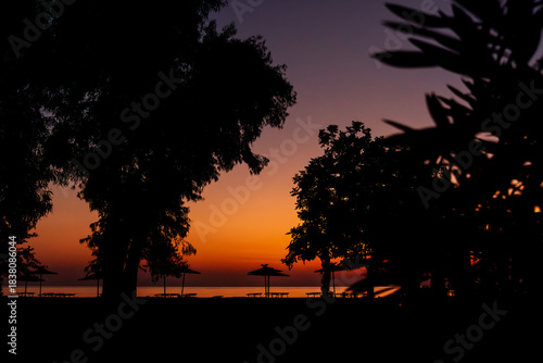 Wallpaper Mural Romantischer Strandpark in der Dämmerung Torontodigital.ca