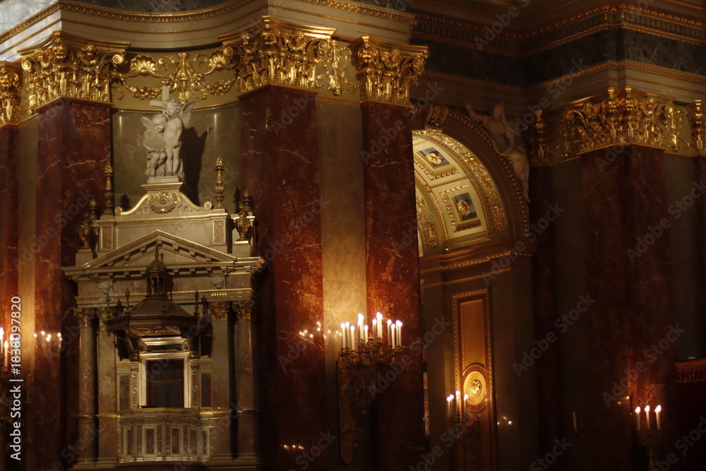 Obraz premium Interior of Saint Stephen's Cathedral of Budapest, Hungary