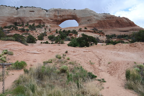 Wolken und der Wilson Arch im Canyon Country	