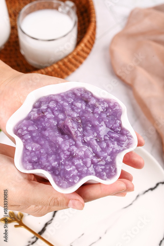 Cuadro en lienzo Purple Porridge Bowl - Nutritious Baby Breakfast with Milk