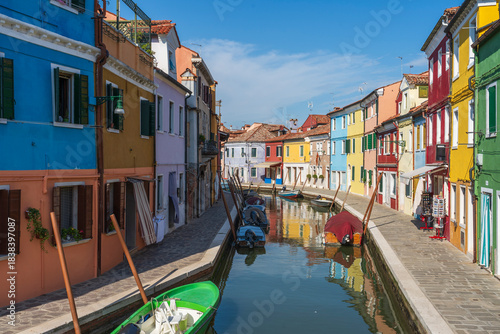 Fototapeta Naklejka Na Ścianę i Meble -  The bright coloured houses of Burano Venice Italy