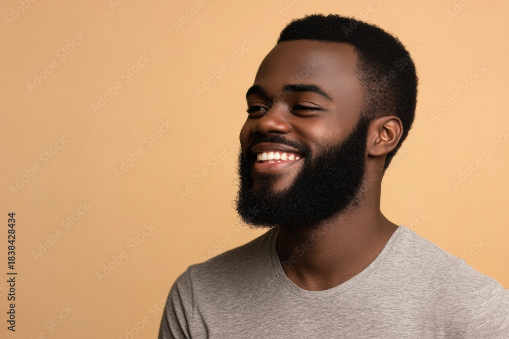 Obraz premium Smiling Black Man with Beard