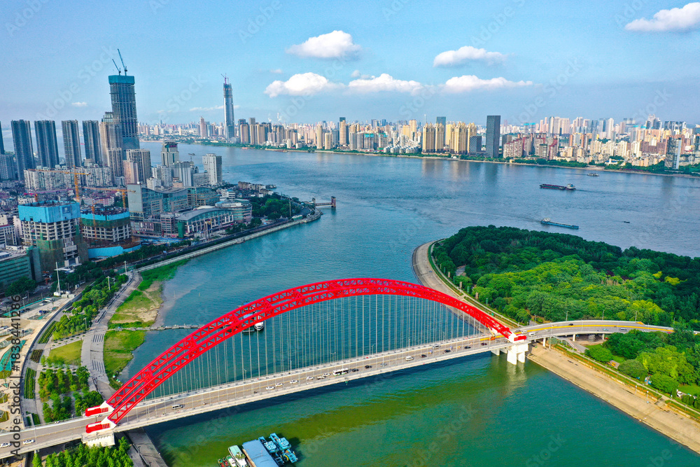 Naklejka premium Aerial View of Red Hell Gate Bridge Across East River, NYC