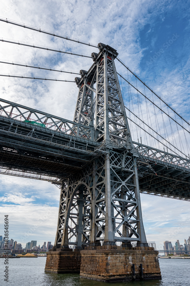 Naklejka premium Manhattan Bridge Tower