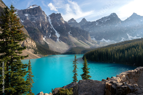 фотографія moraine lake banff national park in the summer