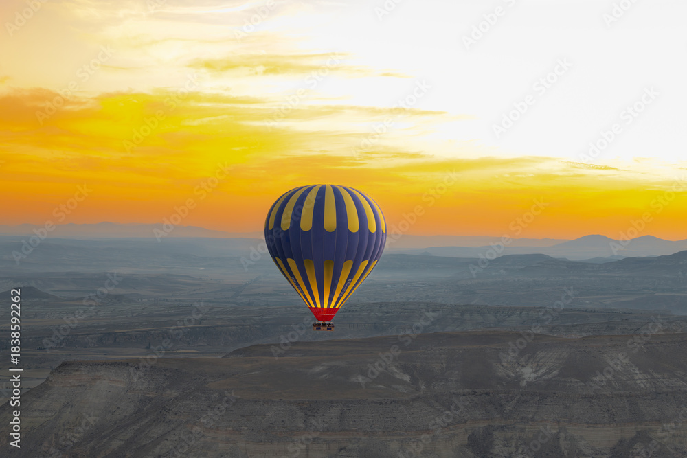 Obraz premium 早朝のカッパドキアの熱気球