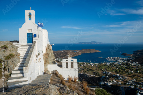 Tableau sur toile Agios Konstantinos greek orthodox church perched high on a cliff in the Chora of
