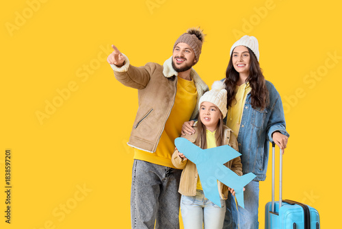 Family of travelers in wint...