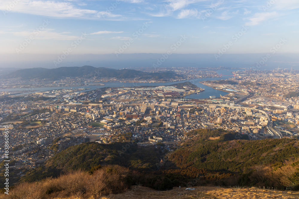 Obraz premium 日本の都市風景 福岡県北九州市 皿倉山展望台からの眺望