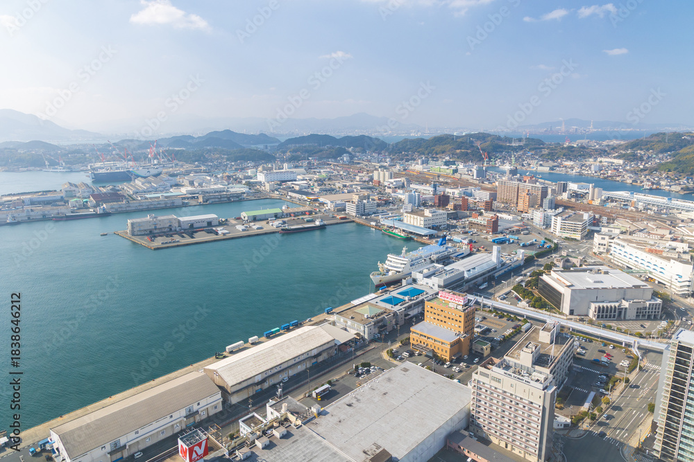 Fototapeta premium 日本の都市風景 山口県下関市 海峡ゆめタワーからの眺望