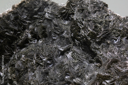 Foto Specimen of pyrite and calcite co-occurring in ore from the geological museum