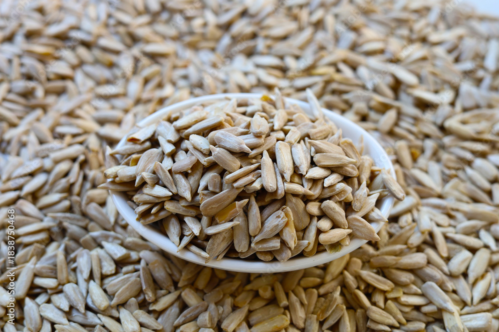Obraz premium Peeled sunflower seeds, close up