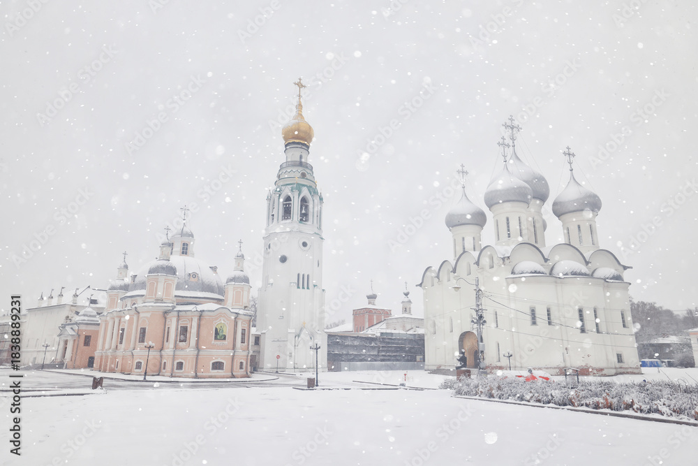 Obraz premium Snowfall in Vologda, a landscape of the city's historic center on a winter day, a cathedral in January