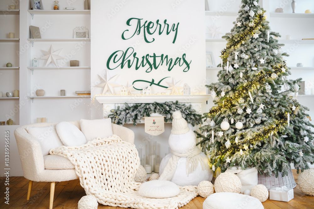 Obraz premium Cozy living room with decorated Christmas tree and fireplace, festive season ambiance, warm light