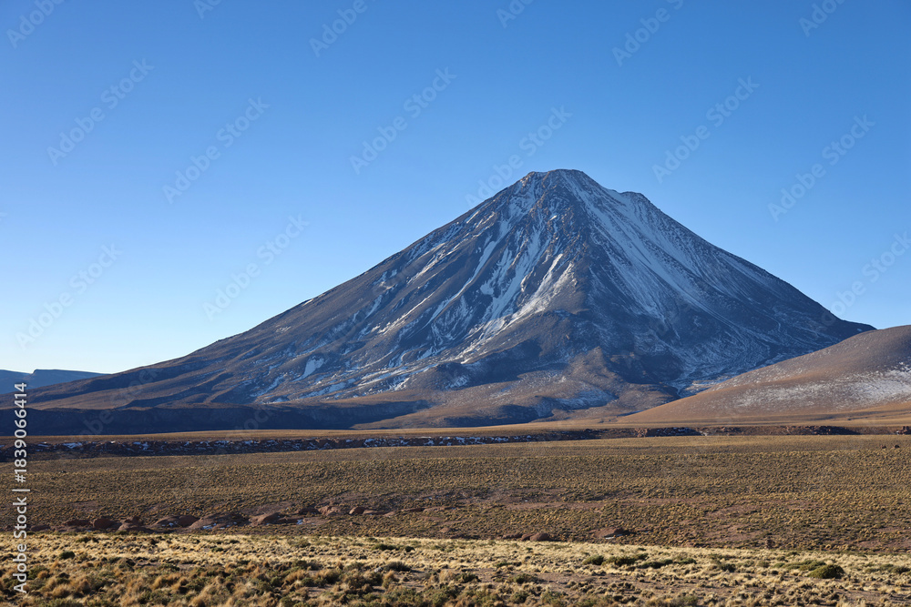 Obraz premium Viewpoint of Licancabur Volcano, Chile
