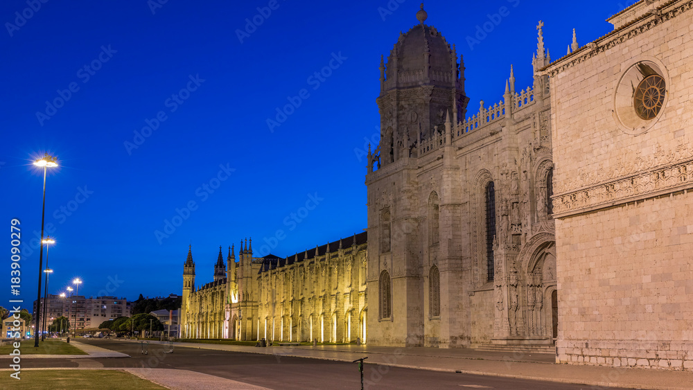 Obraz premium Mosteiro dos Jeronimos day to night timelapse, located in the Belem district of Lisbon, Portugal.