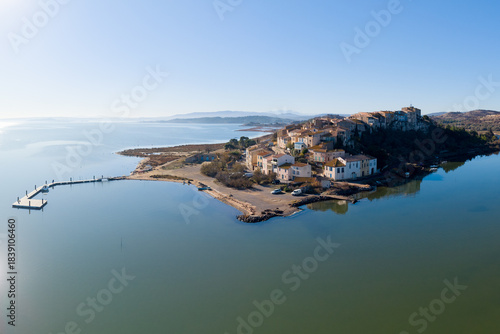 Le village de Bages (11100) dans l'Aude en Occitanie