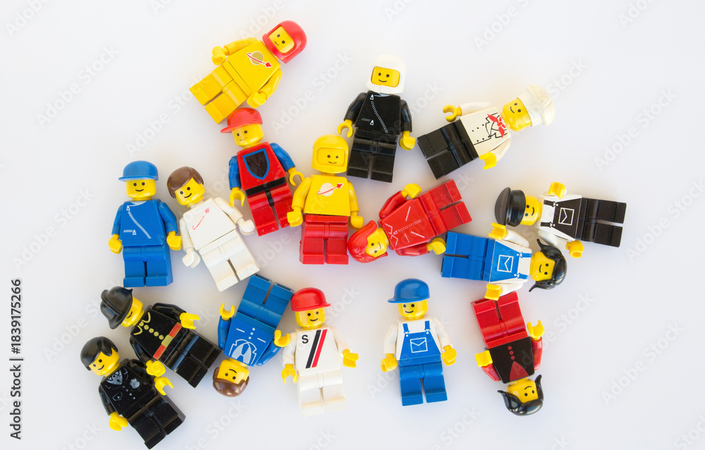 Obraz premium Figuras de profesiones de LEGO oficial. Fondo blanco