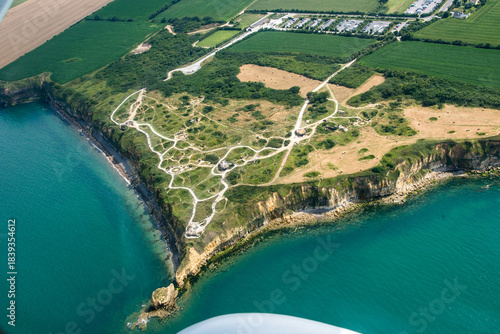 vue aérienne de la Pointe du Hoc en Normandie en France