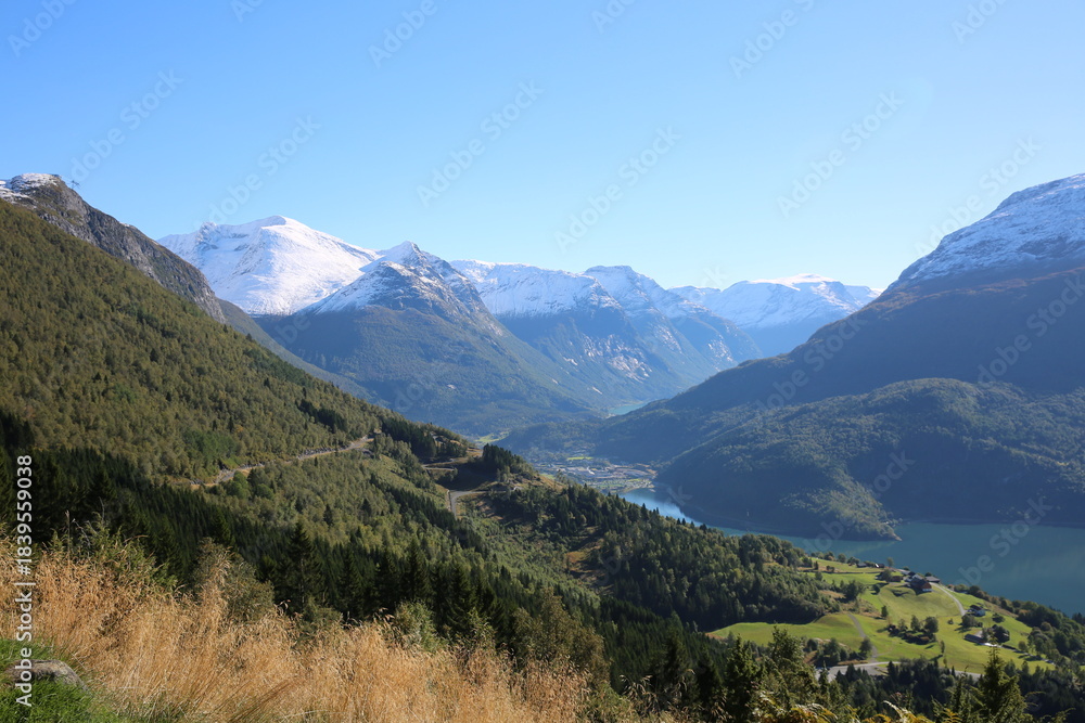 Fototapeta premium Majestic Norway: Picturesque Landscapes on a Camper Adventure