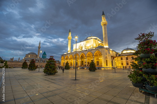Valokuva A view of the Mevlana Museum and Sultan Selim Mosque in Konya, one of the world's famous cities