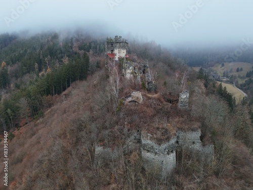 Es war einmal eine Burg, Mauerreste der Burgruine Kaiserberg, Steiermark 