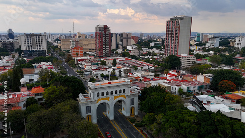 Bild auf Leinwand ARCOS DE AVENIDA VALLARTA EN GUADALAJARA JALISCO