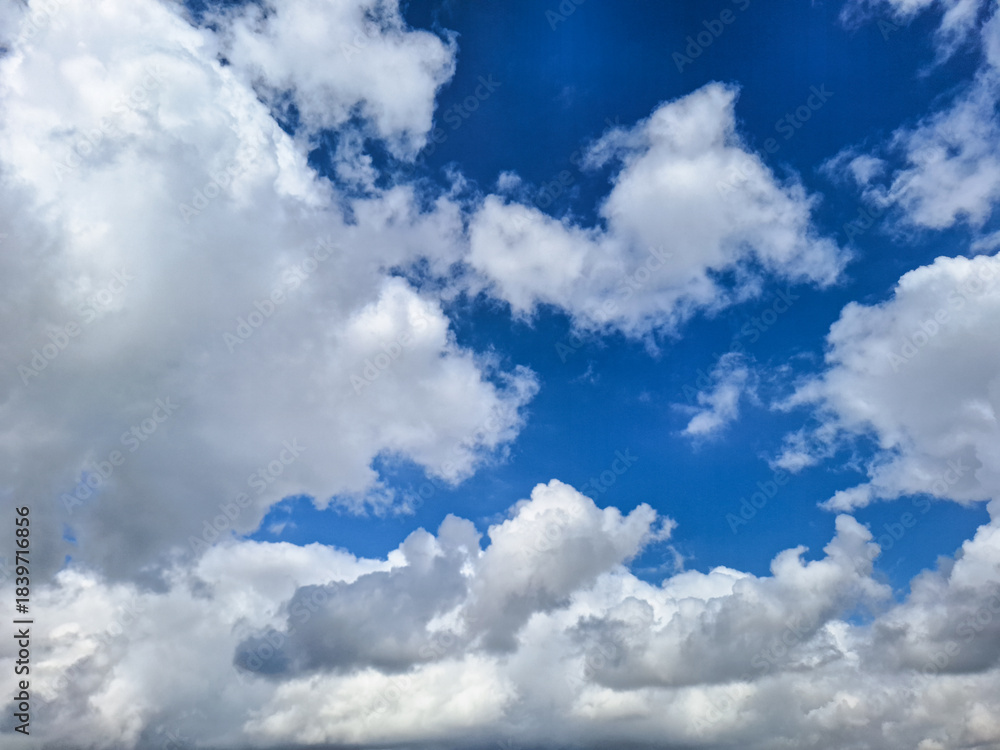 Obraz premium blue sky with clouds