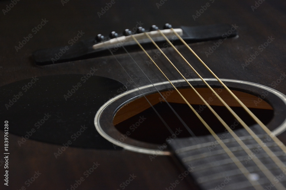 Fototapeta premium A close-up image of guitar strings against a black background