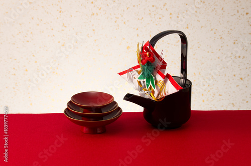 お屠蘇と和紙の壁のイメージ