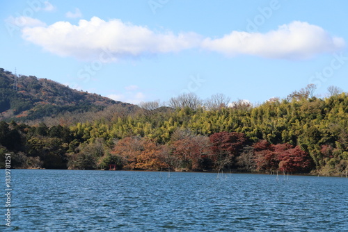 伊豆 一碧湖の秋。大池。