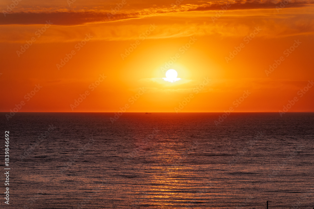 Obraz premium Beautiful red and orange sunrise over the sea.