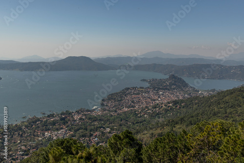 Wallpaper Mural paisaje de lago y montañas Torontodigital.ca